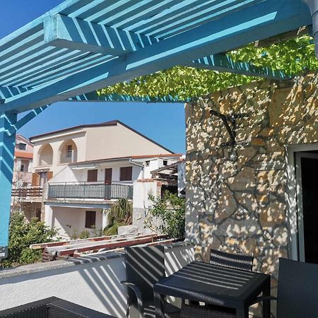 Apartmani Omisalj Bagian luar foto