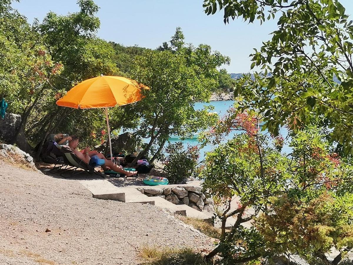 Apartmani Omisalj Bagian luar foto