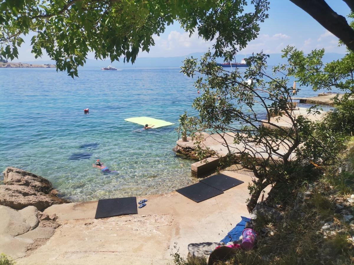 Apartmani Omisalj Bagian luar foto