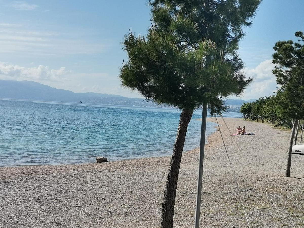 Apartmani Omisalj Bagian luar foto