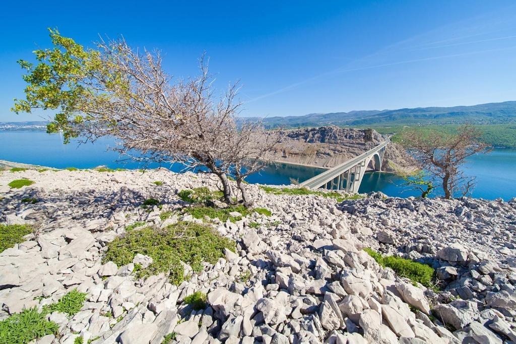 Apartmani Omisalj Bagian luar foto
