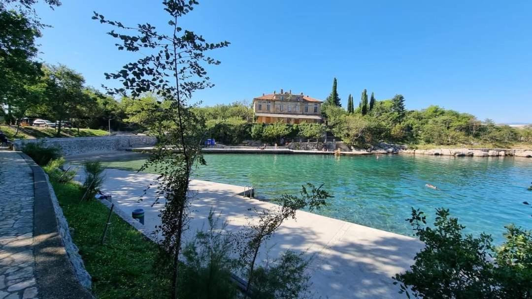Apartmani Omisalj Bagian luar foto
