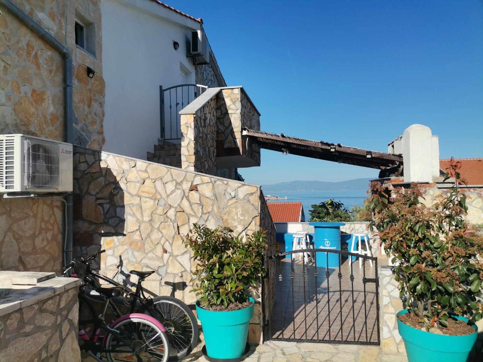 Apartmani Omisalj Bagian luar foto